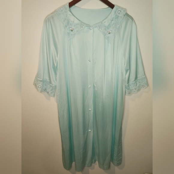 Vintage Lorraine button up nightgown/robe - Picture 1 of 5